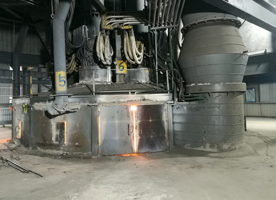 Koolgang gesmolten mullite elektrische boogoven 4000kVA Mullite vuurvaste smeltapparatuur Vaste afval recycling